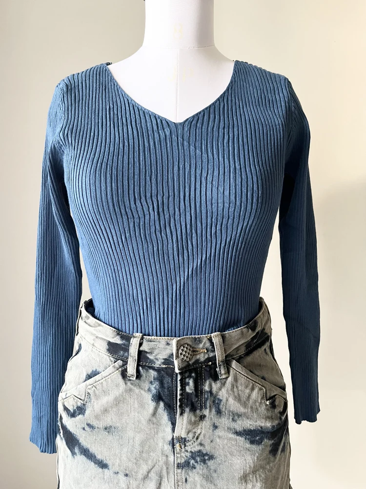 Teal v-neck top 