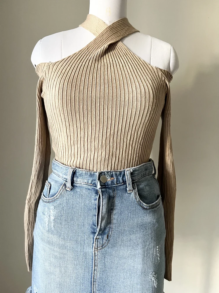 Criss-cross brown top