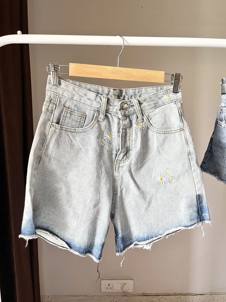 Embroiderd washed boyfriend shorts