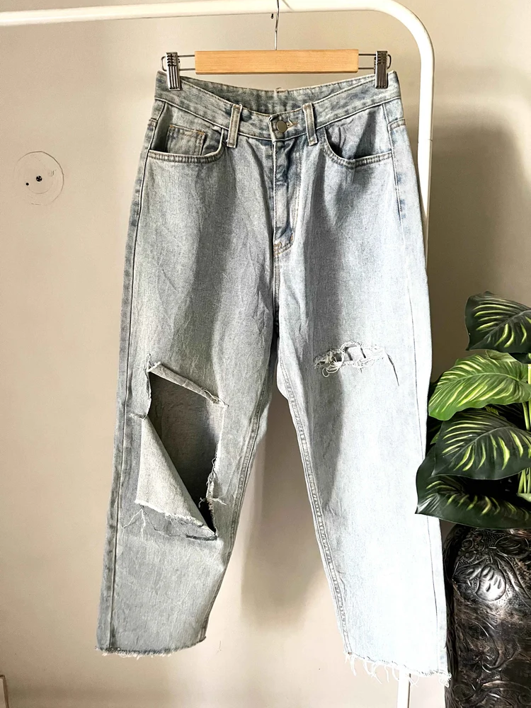 Blue ripped highwaist jeans