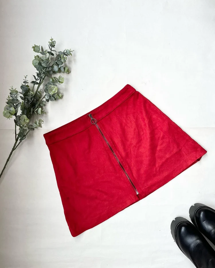 Red skirt 