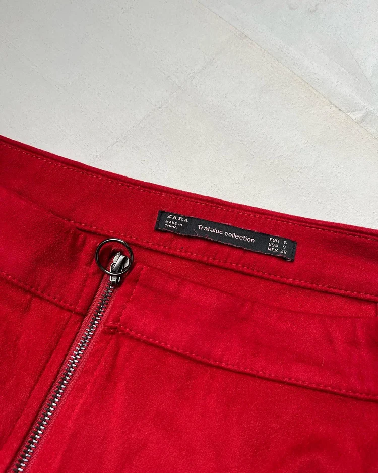 Red skirt 