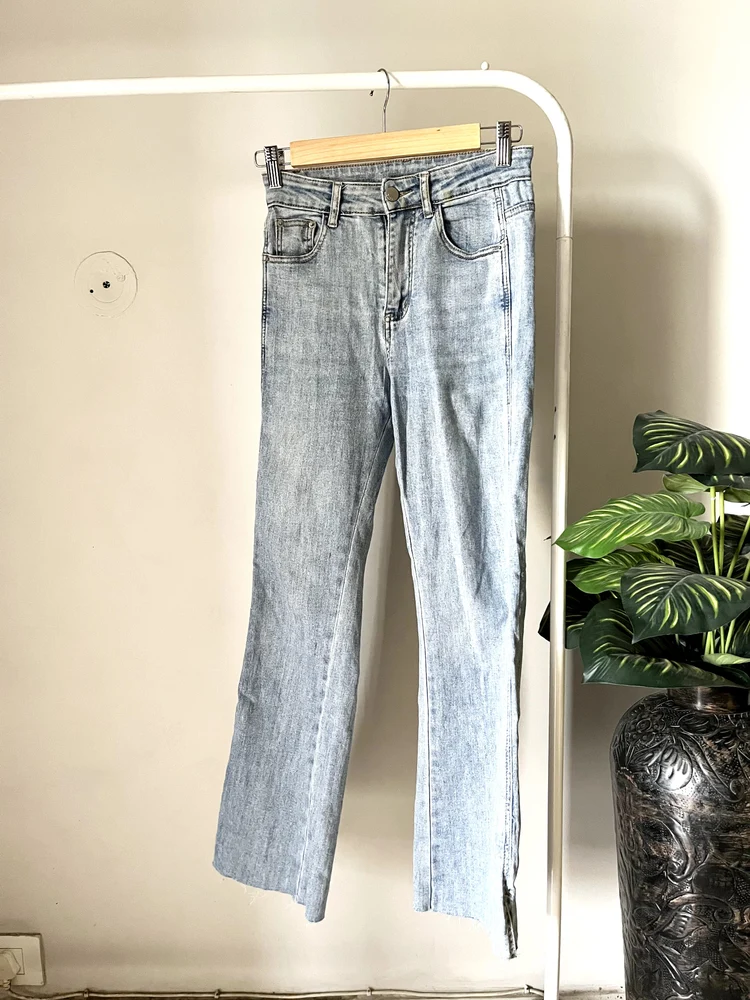 Blue bell-bottom highwaist denim 