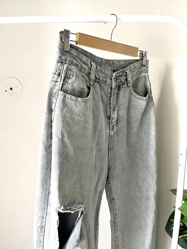 Blue ripped highwaist denim