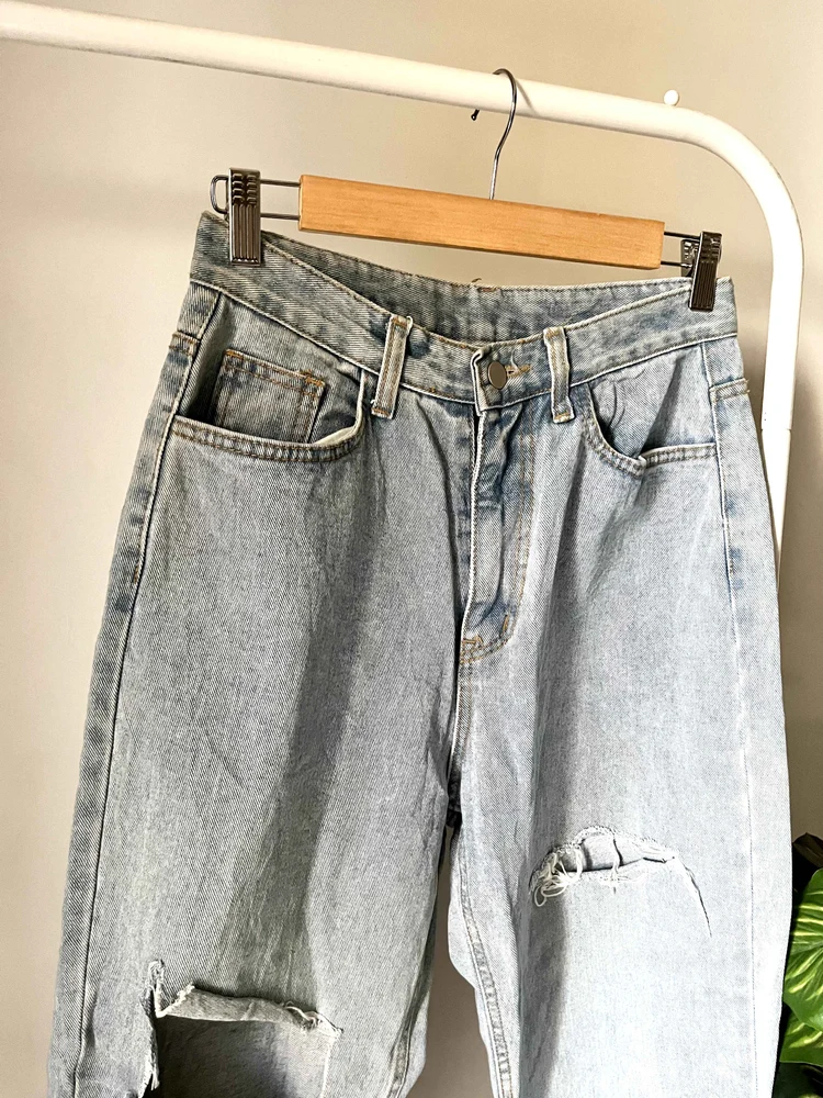 Blue ripped highwaist jeans