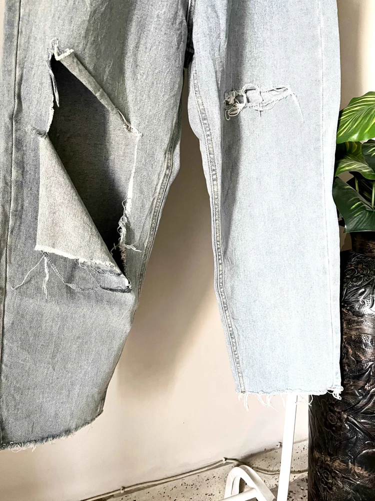Blue ripped highwaist jeans