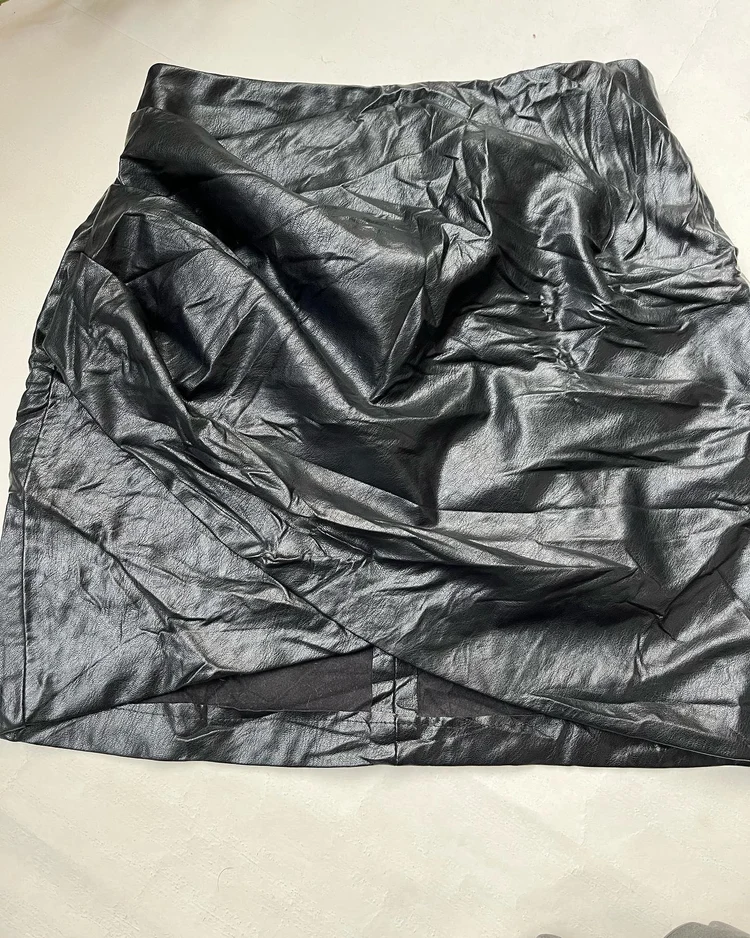 Tulip leather skirt 