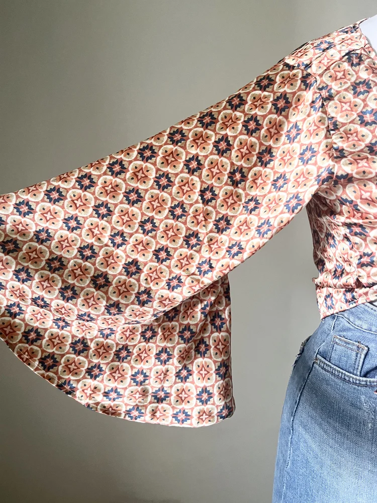 Multicolored Wrap top