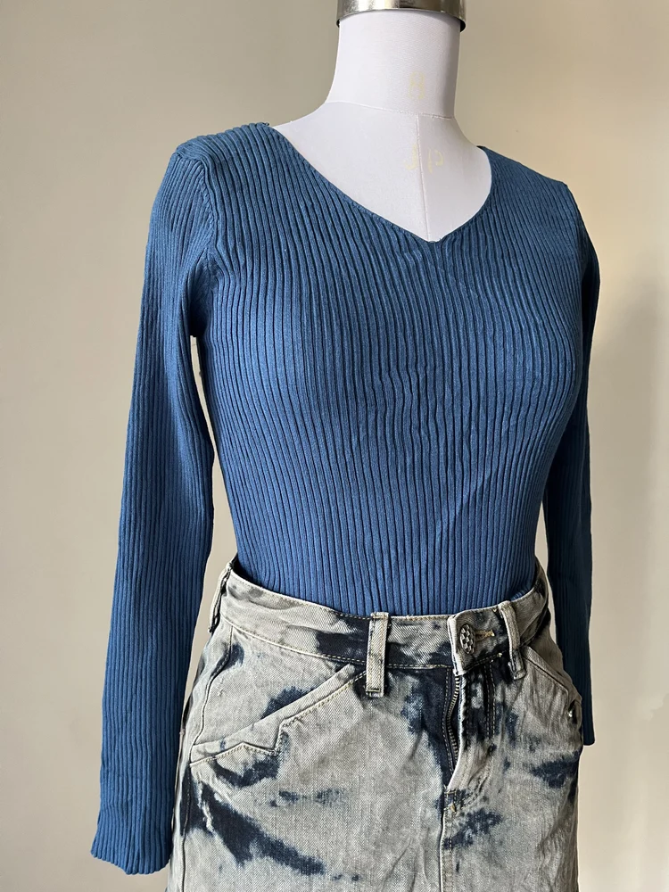 Teal v-neck top 