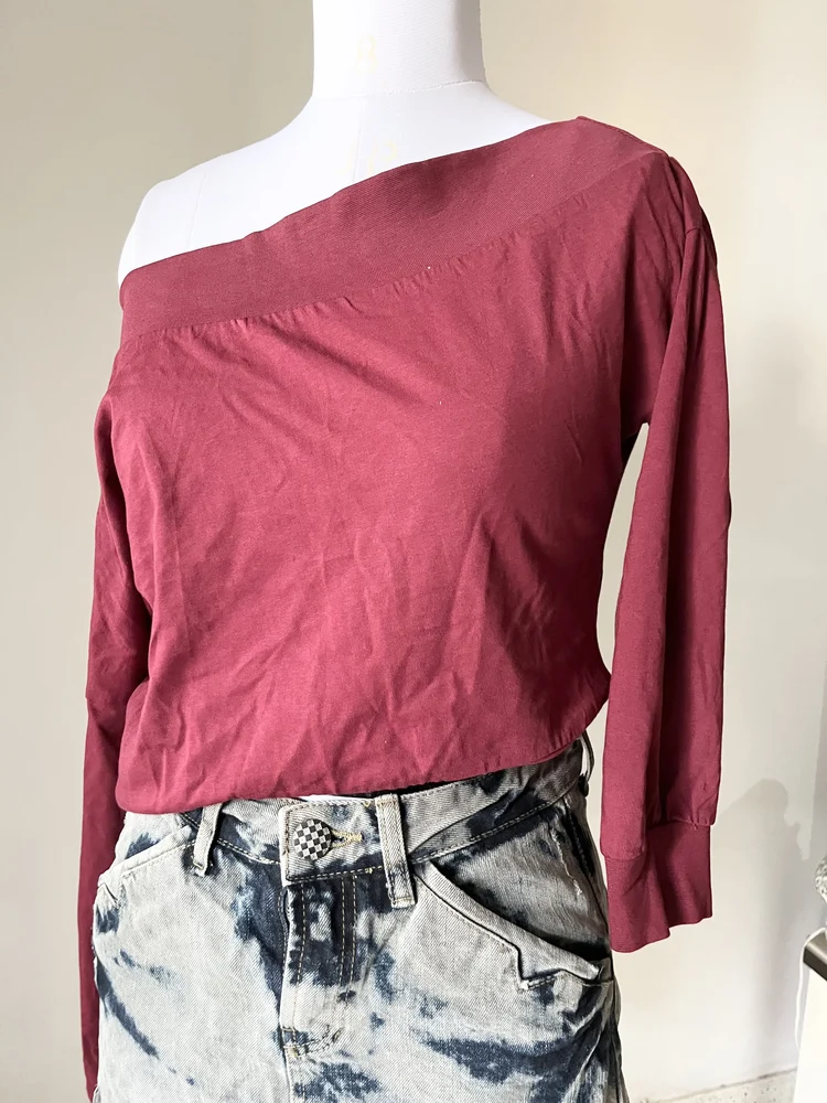 One-shoulder top 