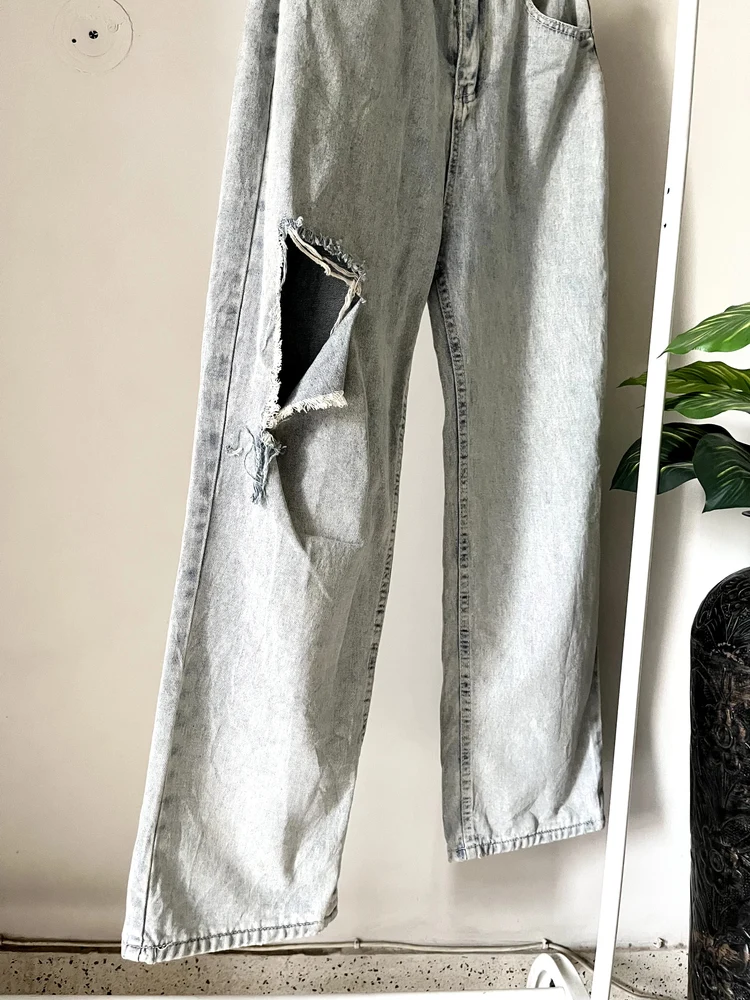 Blue ripped highwaist denim