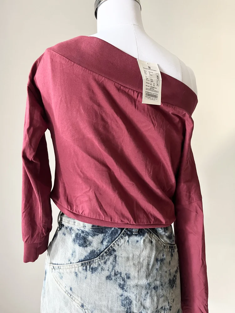 One-shoulder top 