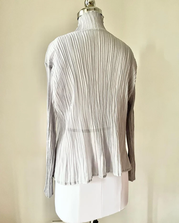 Crinkled grey shirt 