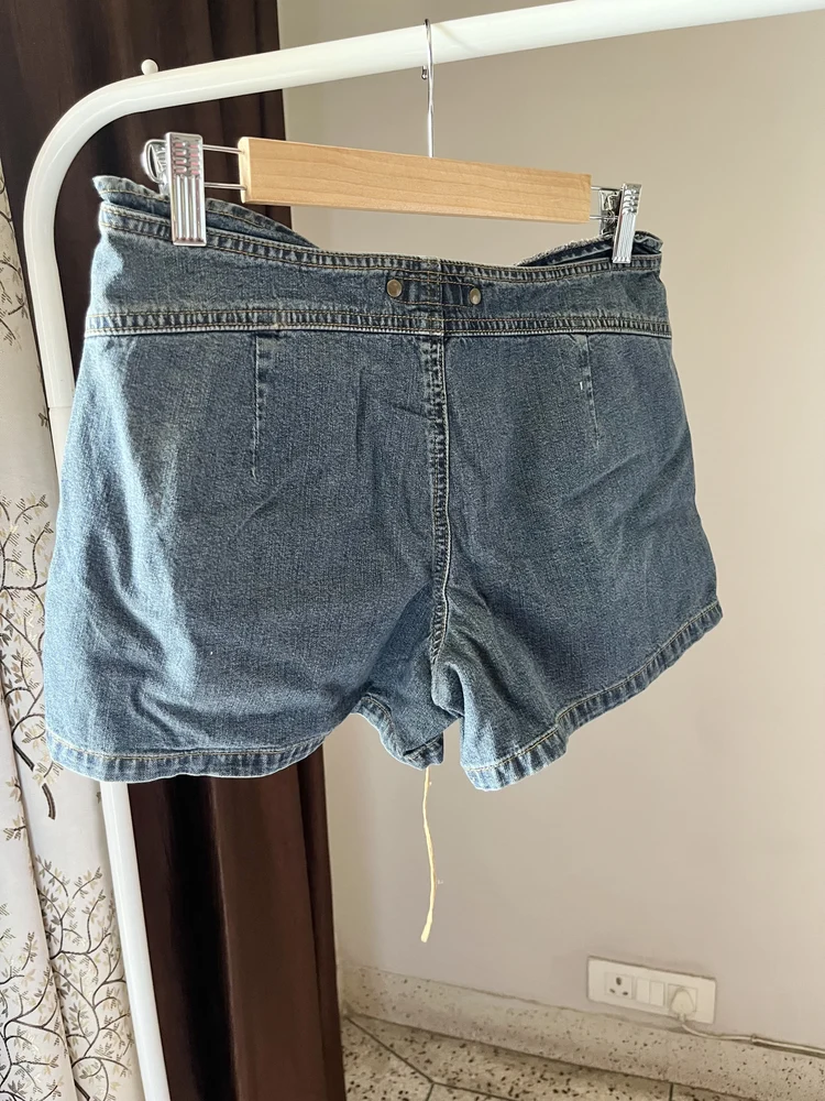 Tie-up blue shorts