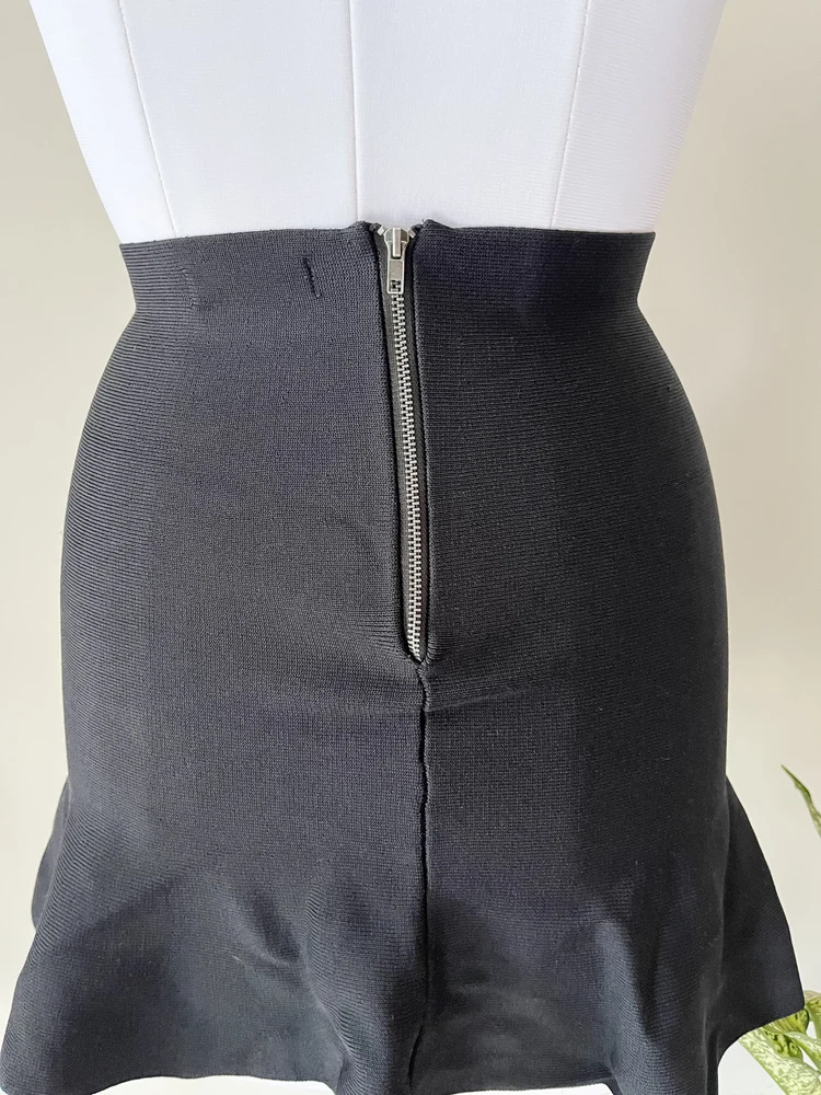 Black flounce skirt 