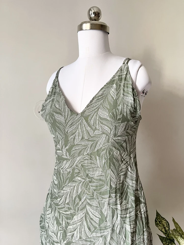 Green leaf prints dress