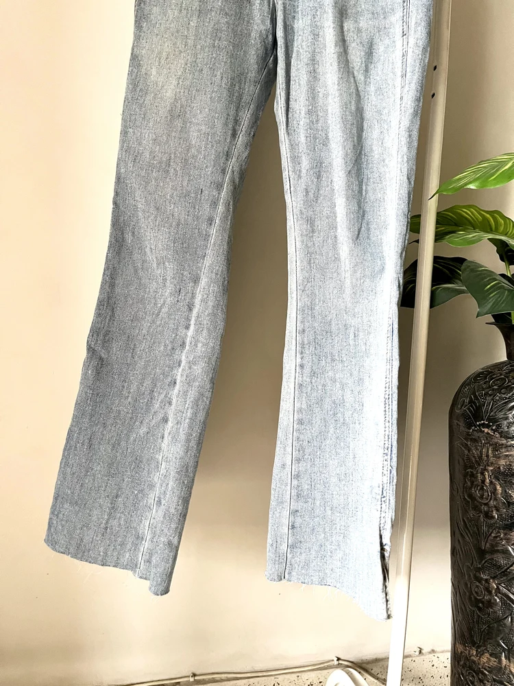 Blue bell-bottom highwaist denim 