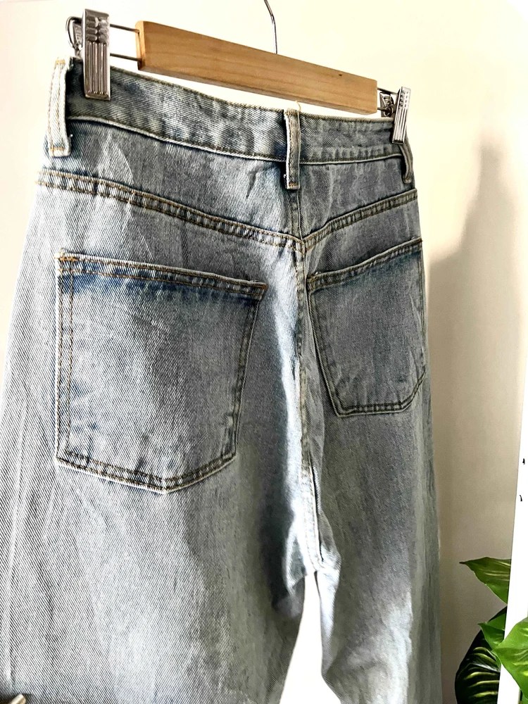 Blue ripped highwaist jeans