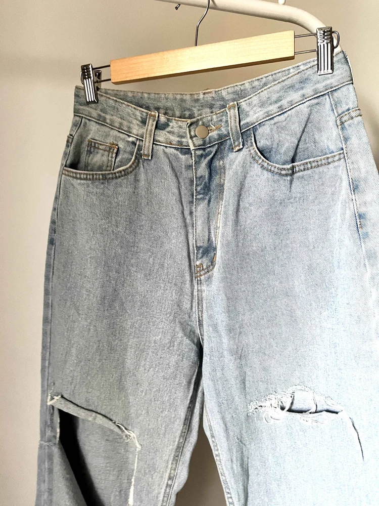 Blue ripped highwaist jeans