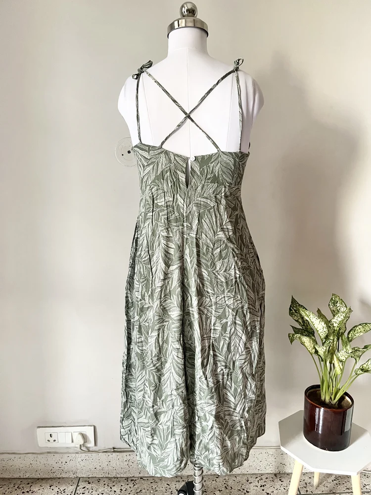 Green leaf prints dress