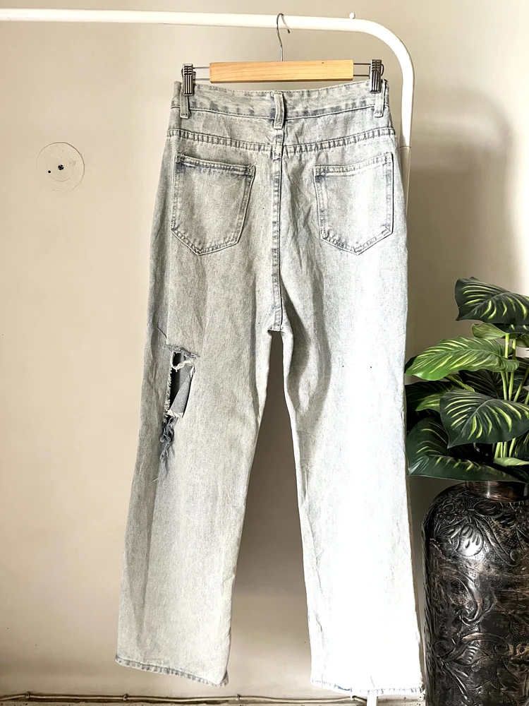 Blue ripped highwaist denim